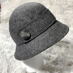 WOOL Felt hat one button detail gray like new